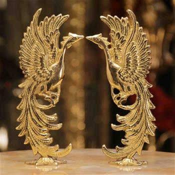 طاووس ایستاده